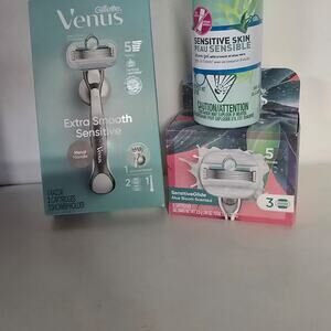 Gillette Venus Extra Smooth Sensitive Razor with Shaving Cream